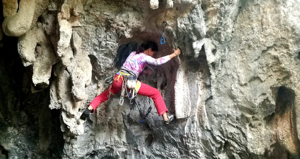 Mônica escalando em El Salto, México