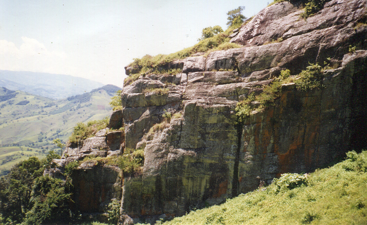 A falésia dos Serranos.