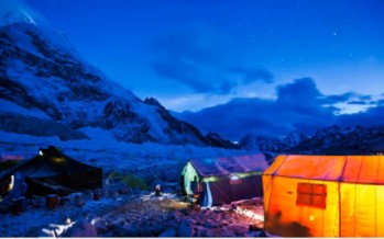 Time lapse revela a beleza do Everest durante a noite