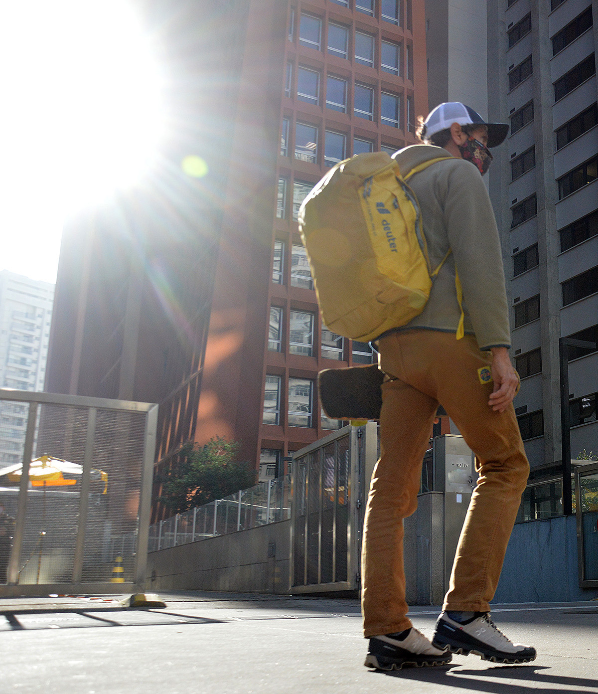 A Duffel PRO 40 da linha AViANT Deuter é uma bolsa tipo duffle bag. Versátil, é ideal para viagens urbanas, expedições ou para o dia a dia.