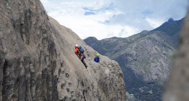 Um novo guia de montanhismo e escaladas para Itatiaia e região